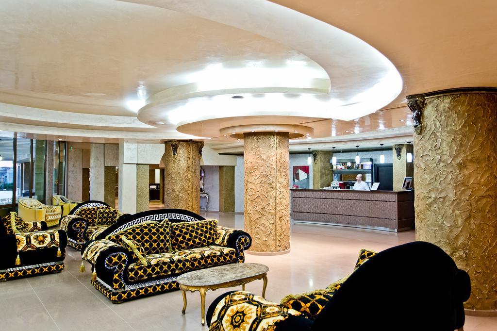 Saint George Palace Hotel สวิติ วลัส ภายนอก รูปภาพ