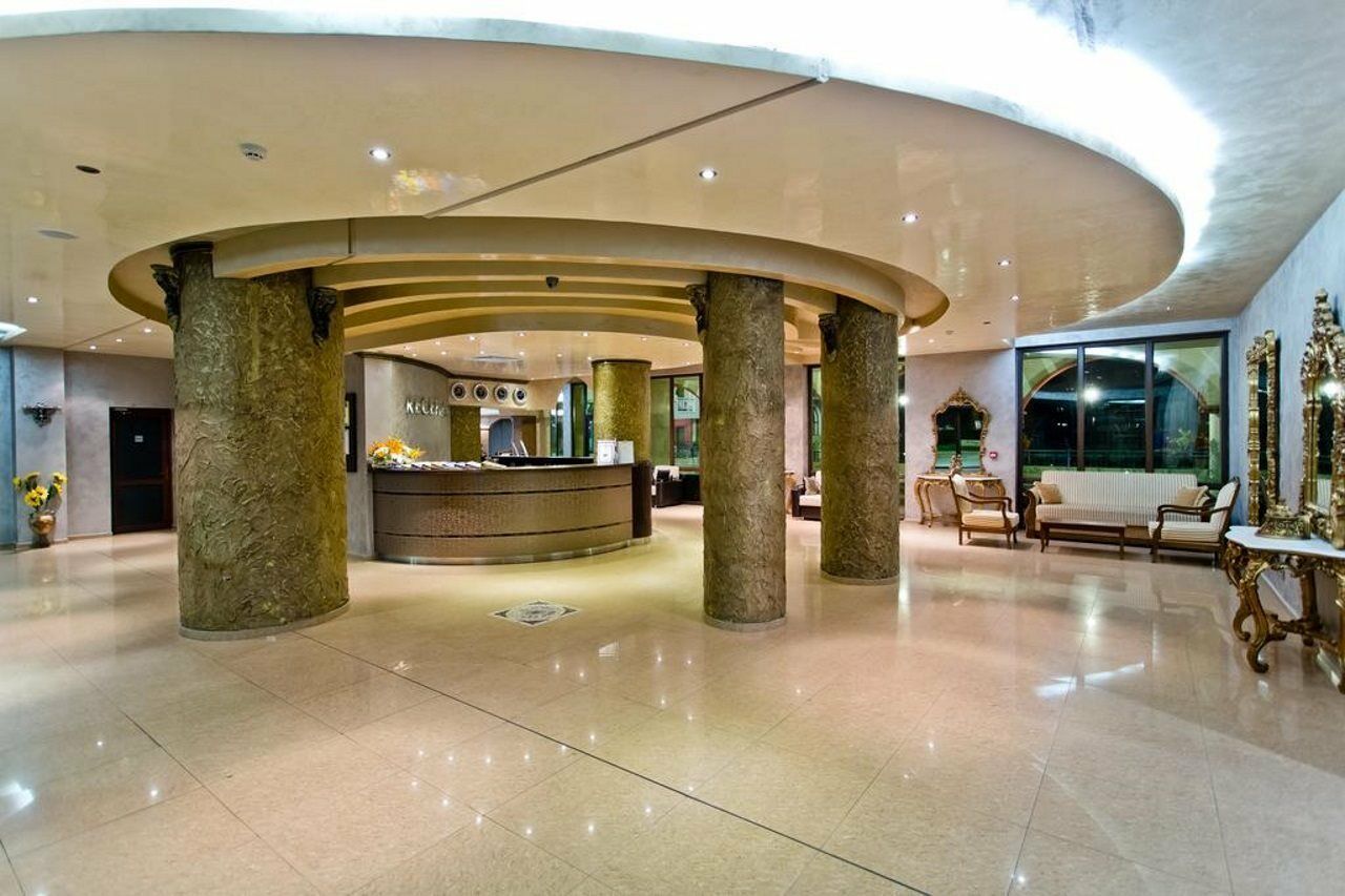 Saint George Palace Hotel สวิติ วลัส ภายนอก รูปภาพ